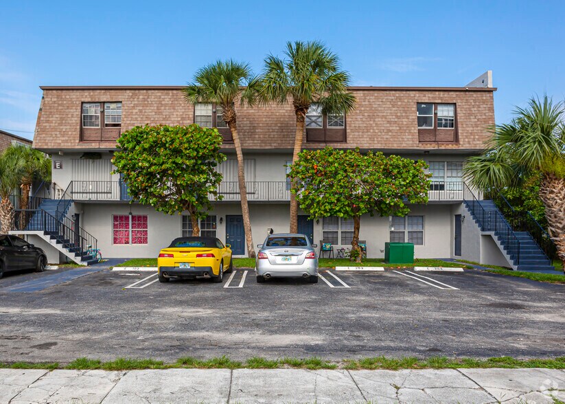 More Photos Of 3901 36th Ct, West Palm Beach Apartments For Sale