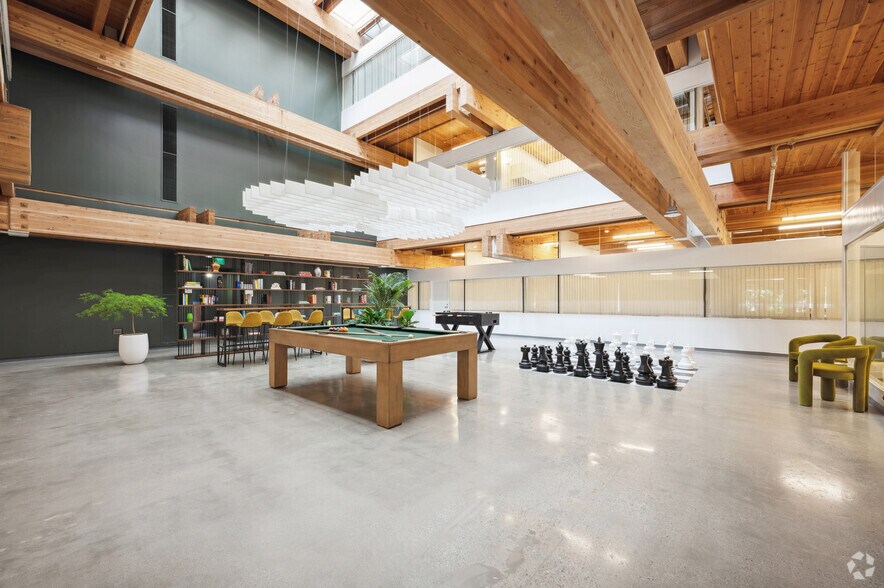 More Photos Of 4444 W Lakeside Dr, Burbank Loft Creative Space For Lease