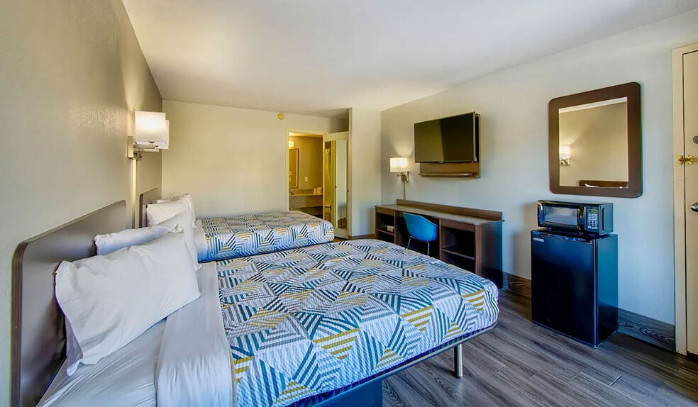 More Photos Of 4627 280 Hwy, Birmingham Hotel For Sale