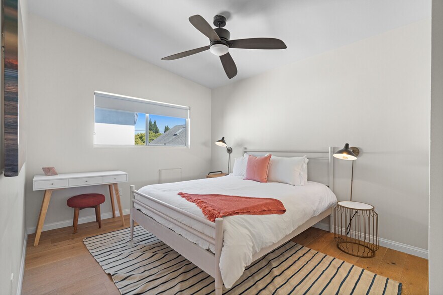 More Photos Of 705 6th Ave, Venice Apartments For Sale