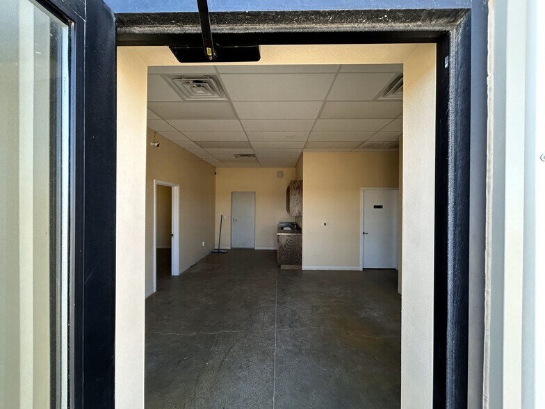 More Photos Of 1389 Oil Mil Rd, Pecos Warehouse For Lease