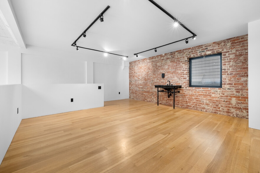 More Photos Of 901-907 Pacific Ave, Venice Storefront For Lease