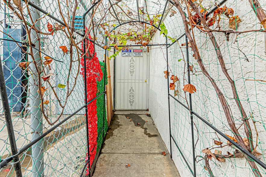 More Photos Of 1756 Pacific Ave, Long Beach Storefront For Sale