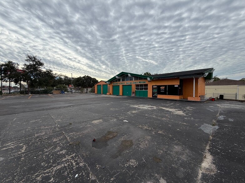 More Photos Of 10150 N Florida Ave, Tampa Auto Dealership For Lease