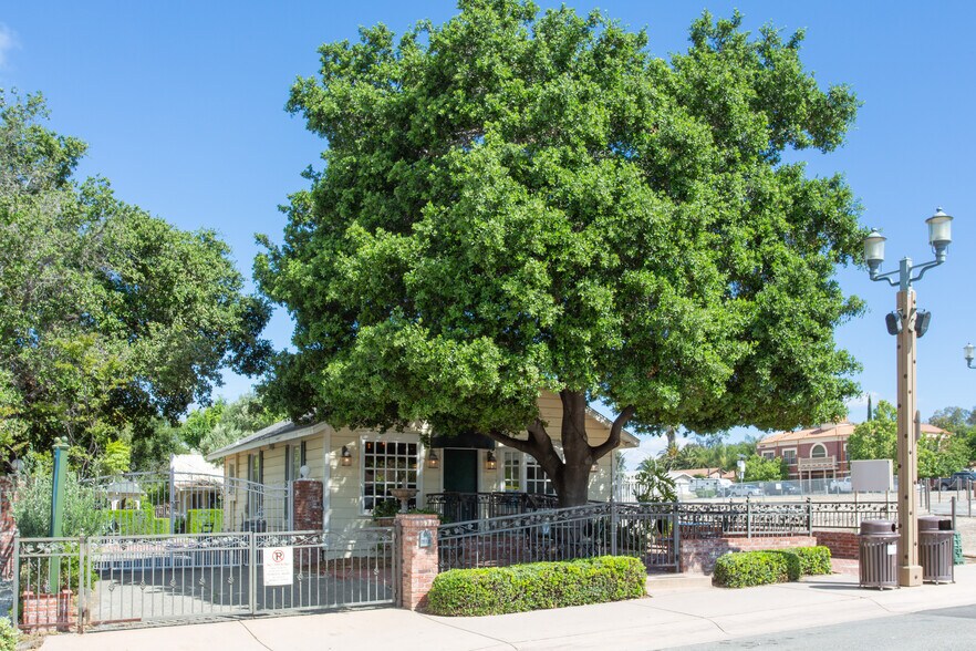 More Photos Of 41955 Main St, Temecula Freestanding For Sale