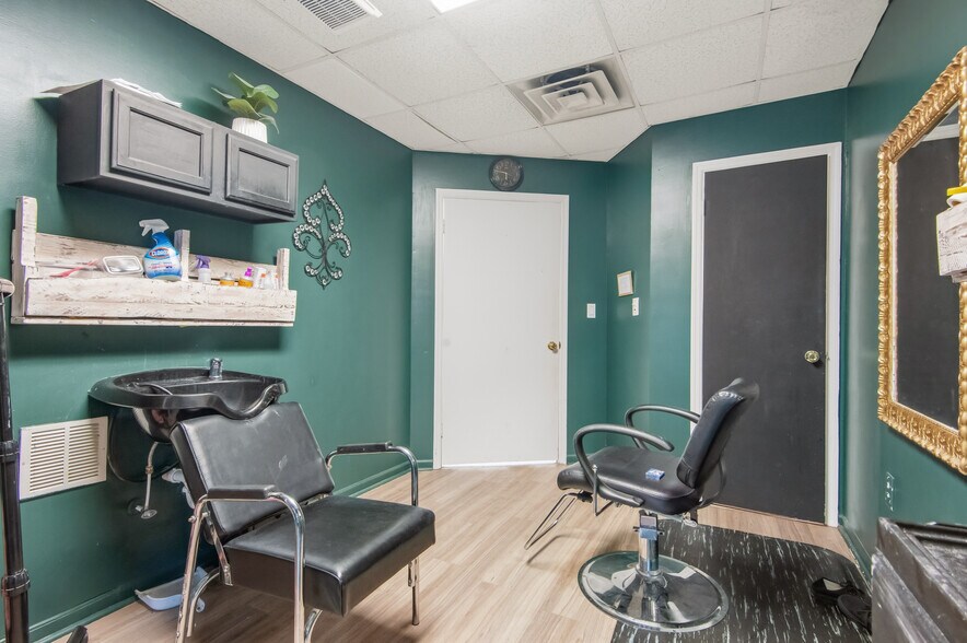 More Photos Of 411 Western Blvd, Jacksonville Office For Sale