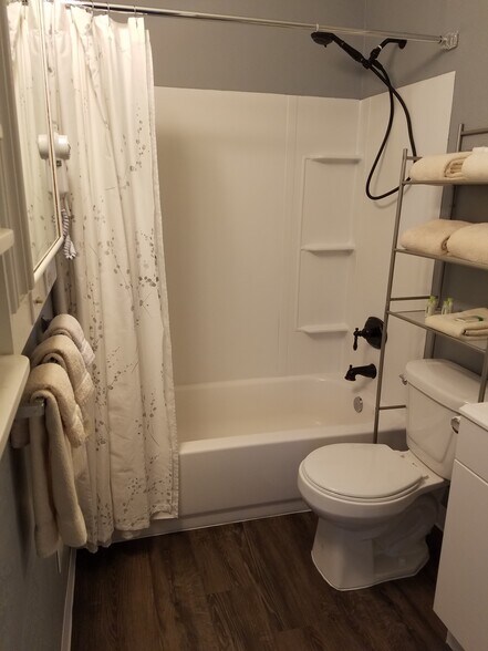 More Photos Of 925 1st Ave, Monte Vista Hotel For Sale