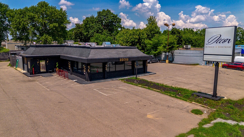 Primary Photo Of 8021 Hamilton Ave, Cincinnati Freestanding For Sale