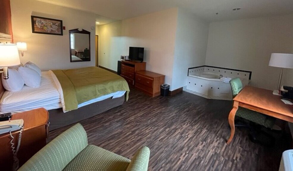 More Photos Of 717 E Bannerman Ave, Redgranite Hotel For Sale