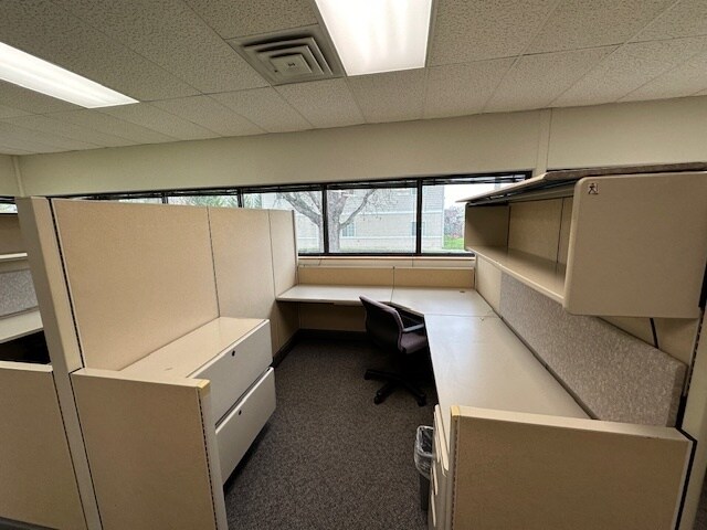 More Photos Of 5450 Wansford Way, Rockford Office For Sale