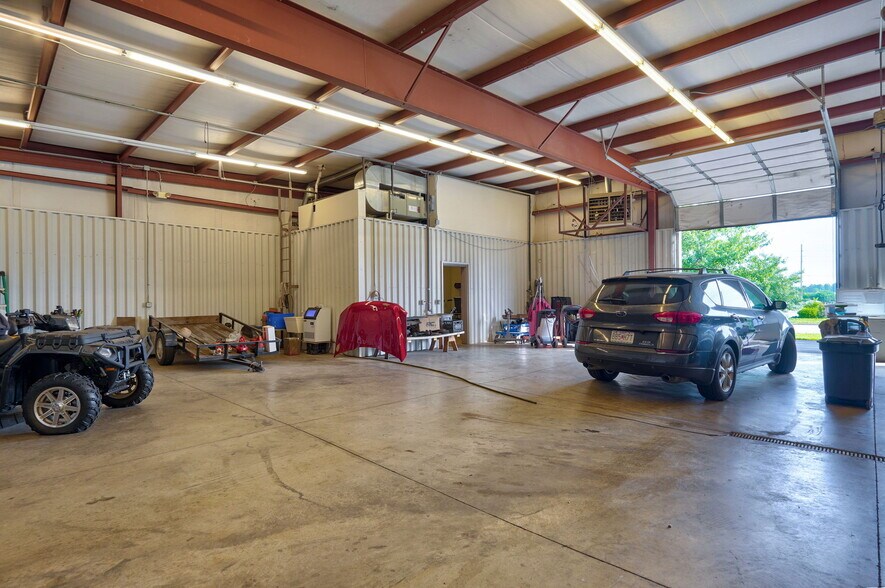 More Photos Of 2140 W Sunset St, Springfield Industrial For Sale