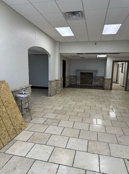 More Photos Of 6035 Canyon Dr, Amarillo Office For Lease