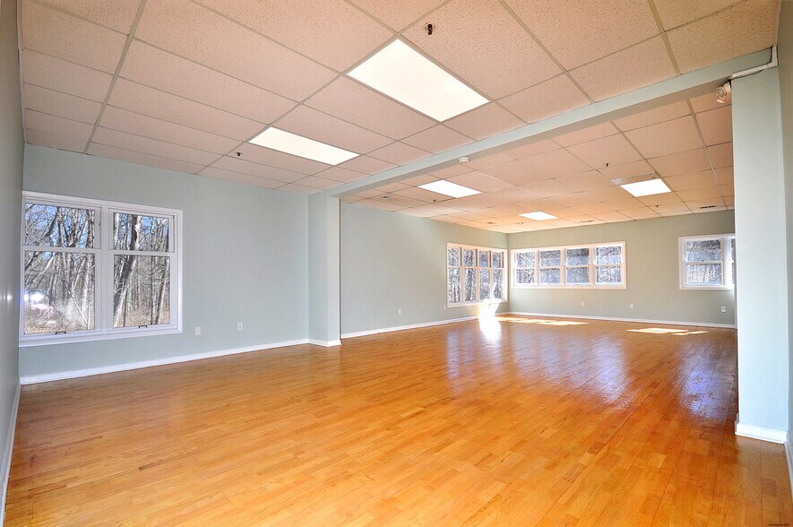 More Photos Of 75 Berlin Rd, Cromwell Medical For Lease