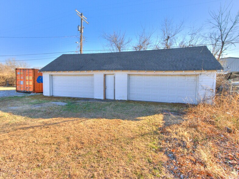 More Photos Of 1628 Linwood Blvd, Oklahoma City Freestanding For Sale