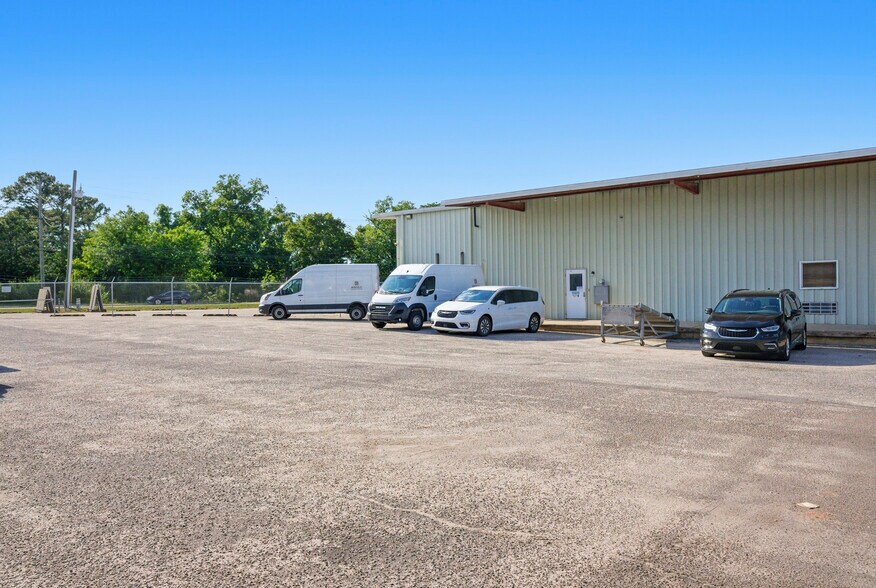More Photos Of 2321 Hope Mills Rd, Fayetteville Unknown For Lease