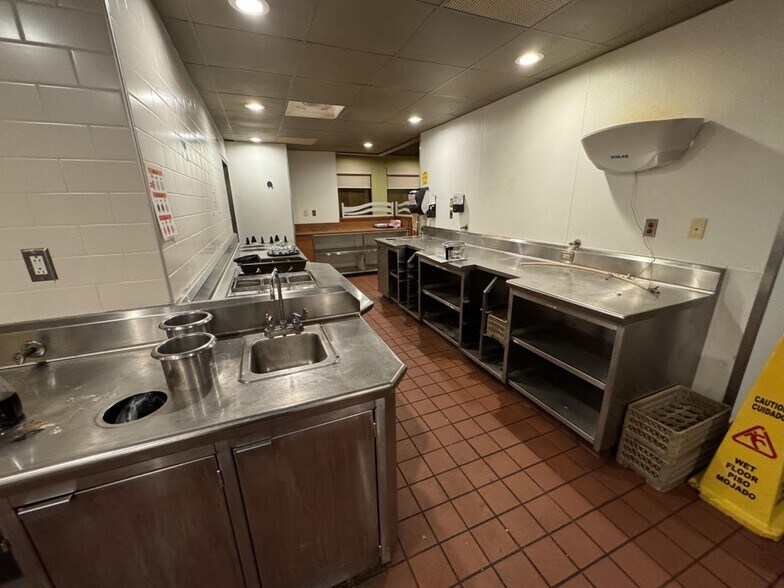 More Photos Of 4111 Timberlake Dr, Pontoon Beach Restaurant For Lease