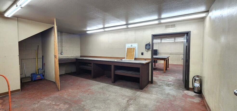 More Photos Of 13330 Sherman Way, North Hollywood Auto Repair For Lease