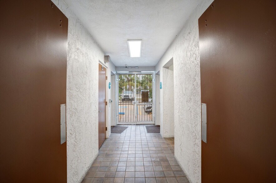 More Photos Of 1717 2nd St, Sarasota Office For Lease