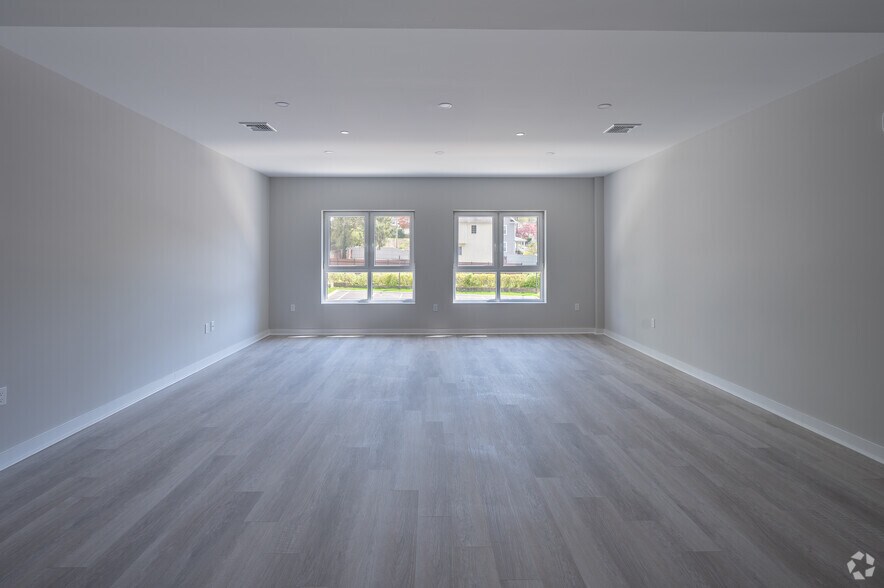 More Photos Of 500 Commerce St, Hawthorne Apartments For Sale