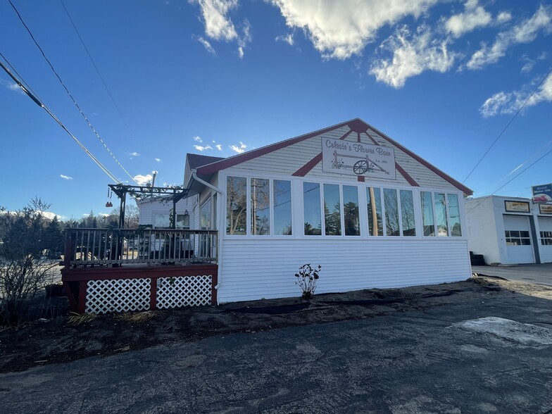 Primary Photo Of 580 Mast Rd, Goffstown General Retail For Lease