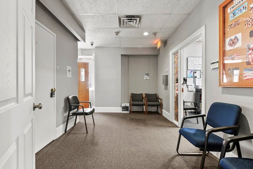 More Photos Of 5 Dover St, New Bedford Office For Lease