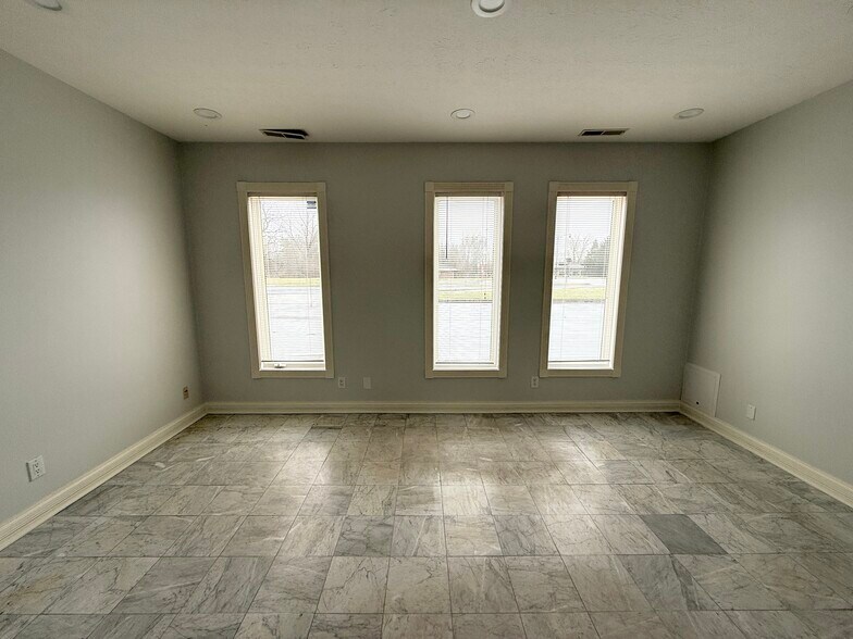 More Photos Of 3802 W 96th St, Indianapolis Office For Lease