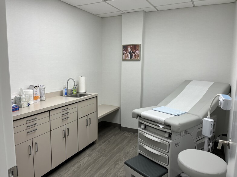 More Photos Of 233 E Shore Rd, Great Neck Medical For Sale