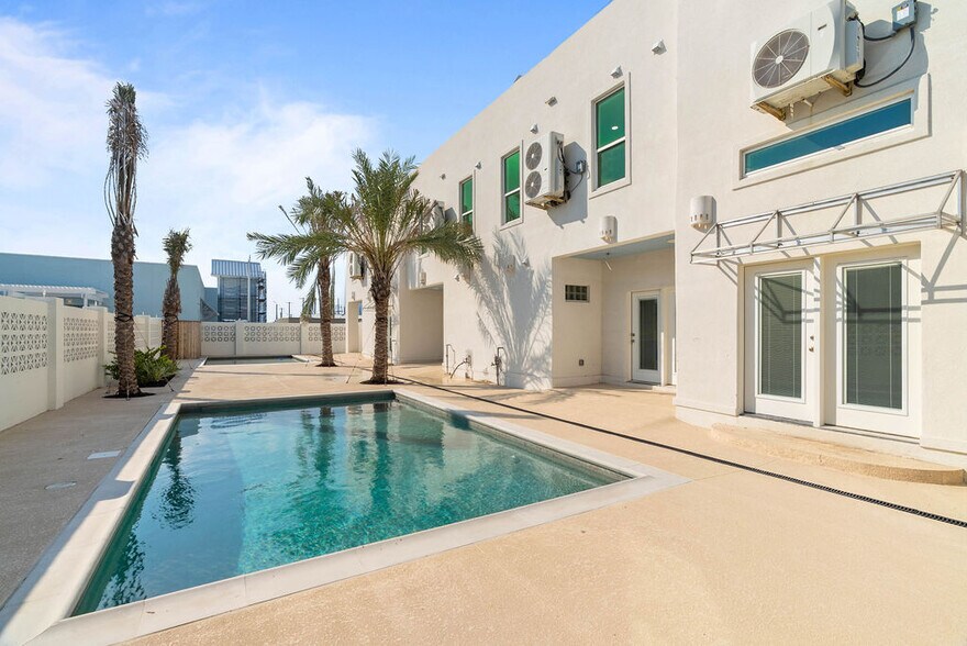 More Photos Of 615 W Avenue A, Port Aransas Apartments For Sale