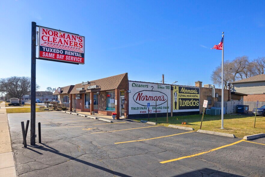 More Photos Of 17702 Oak Park Ave, Tinley Park Storefront Retail Office For Sale