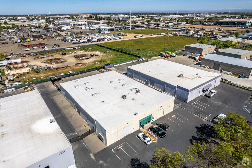 More Photos Of 8535 Morrison Creek Rd, Sacramento Showroom For Lease