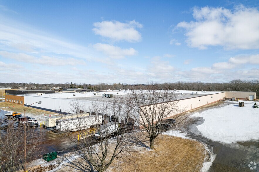 More Photos Of 1007 S 12th St, Watertown Warehouse For Lease