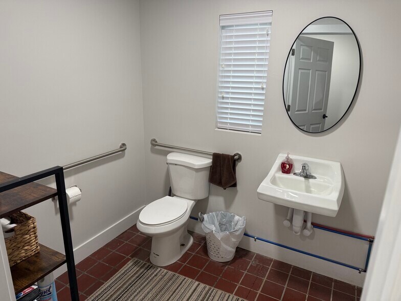 More Photos Of 924 N Tennessee St, Cartersville Office For Lease