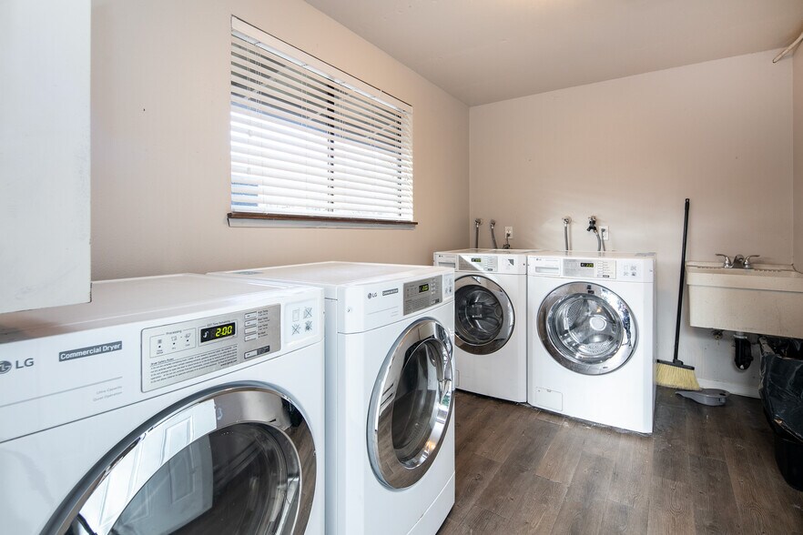 More Photos Of 921 12th Ave SE, Puyallup Apartments For Sale