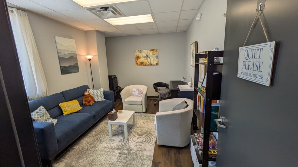 More Photos Of 1130 Beachview St, Dallas Medical For Lease