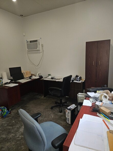 More Photos Of 2704 W Azeele St, Tampa Warehouse For Sale