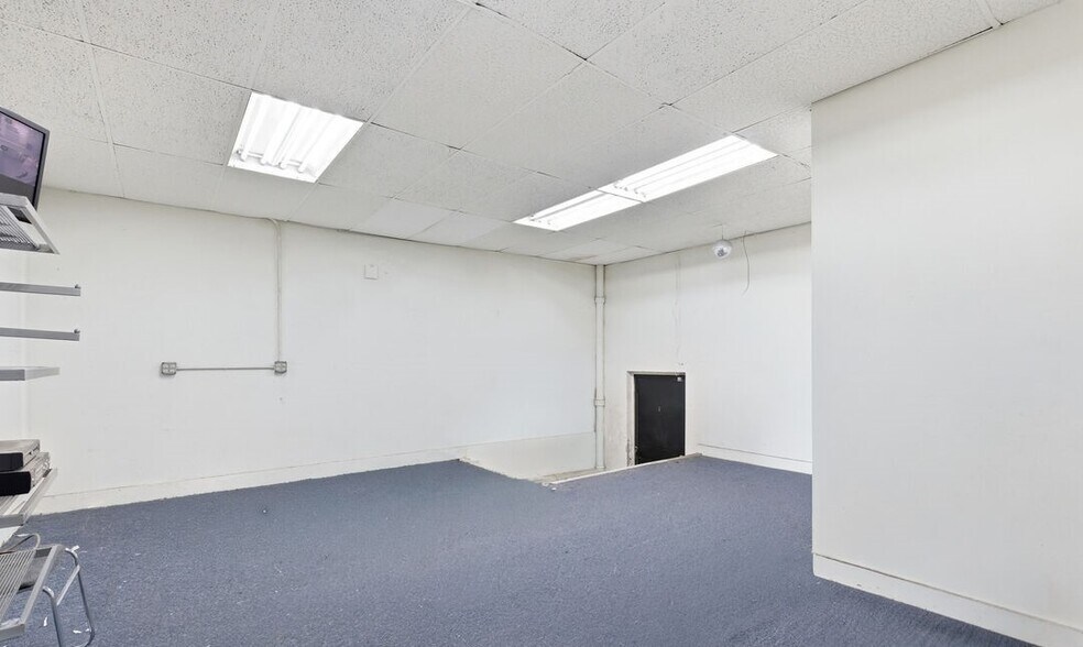 More Photos Of 6670 Hollywood Blvd, Los Angeles Storefront For Lease