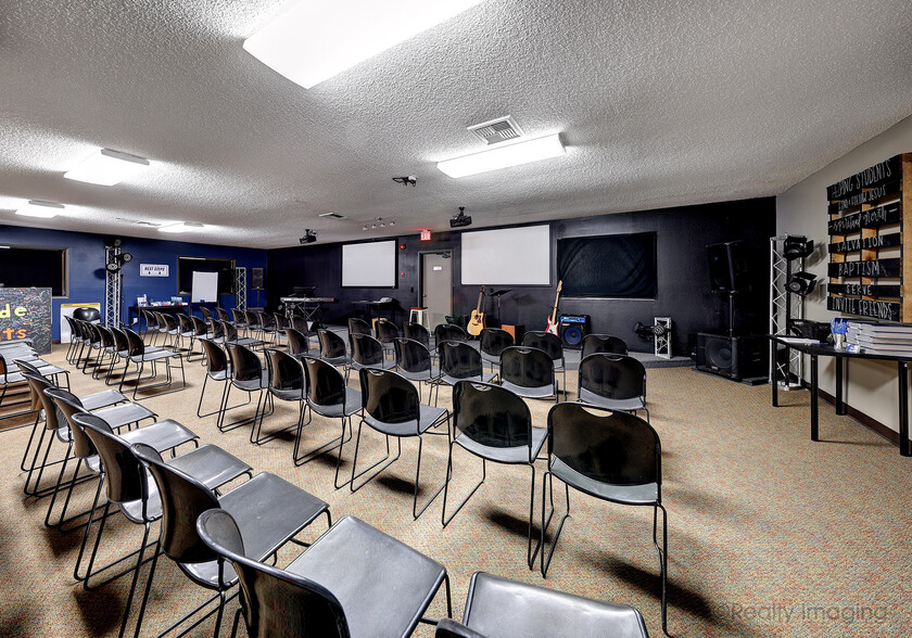 More Photos Of 18390 SW Farmington Rd, Aloha Religious Facility For Sale