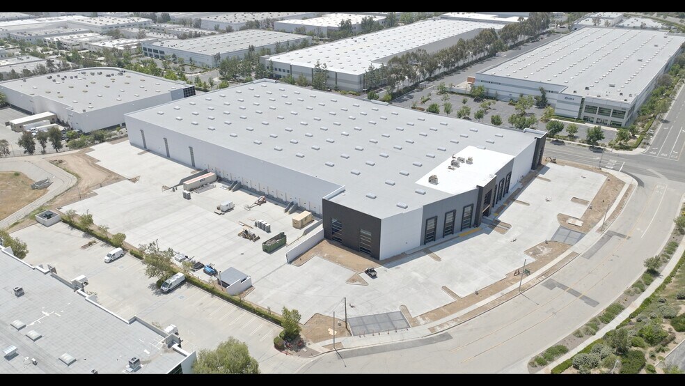 More Photos Of 29124 Ave Penn, Valencia Manufacturing For Lease