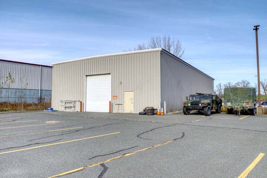 More Photos Of 151 Capital Dr, West Springfield Warehouse For Lease
