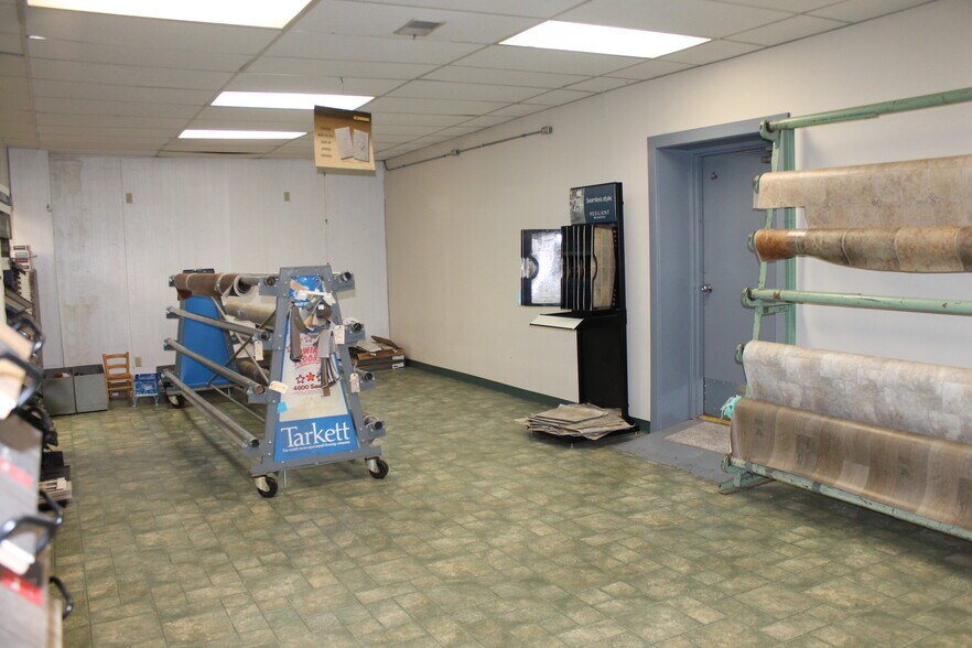 More Photos Of 325 W Elm St, Sycamore General Retail For Sale