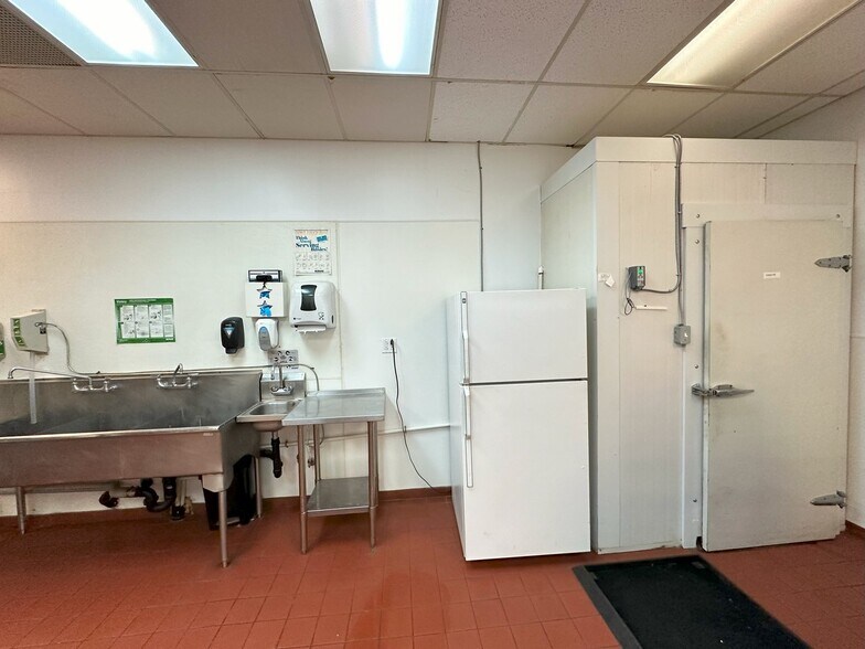 More Photos Of 11171 Horseshoe Way, Richmond Light Manufacturing For Sale