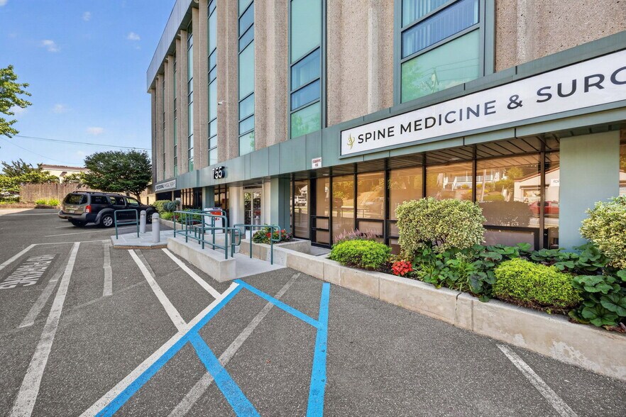 More Photos Of 755 New York Ave, Huntington Medical For Lease