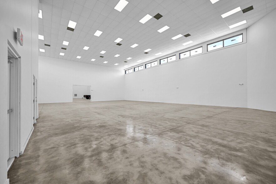 More Photos Of 221 NE 67th St, Miami Warehouse For Sale