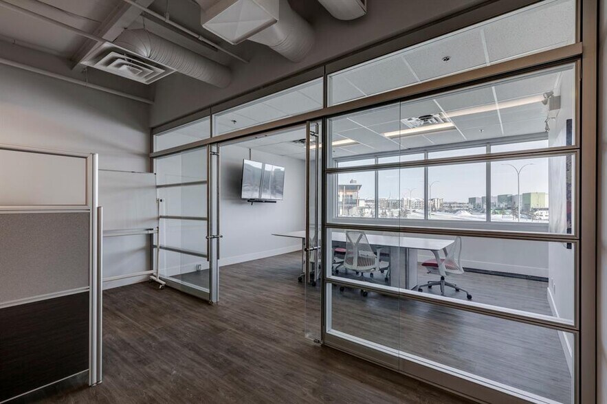 More Photos Of 2903 Kingsview Blvd SE, Airdrie Showroom For Sale