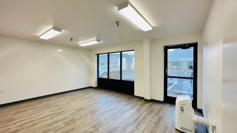 More Photos Of 2615 SE 39th Loop, Hillsboro Warehouse For Lease