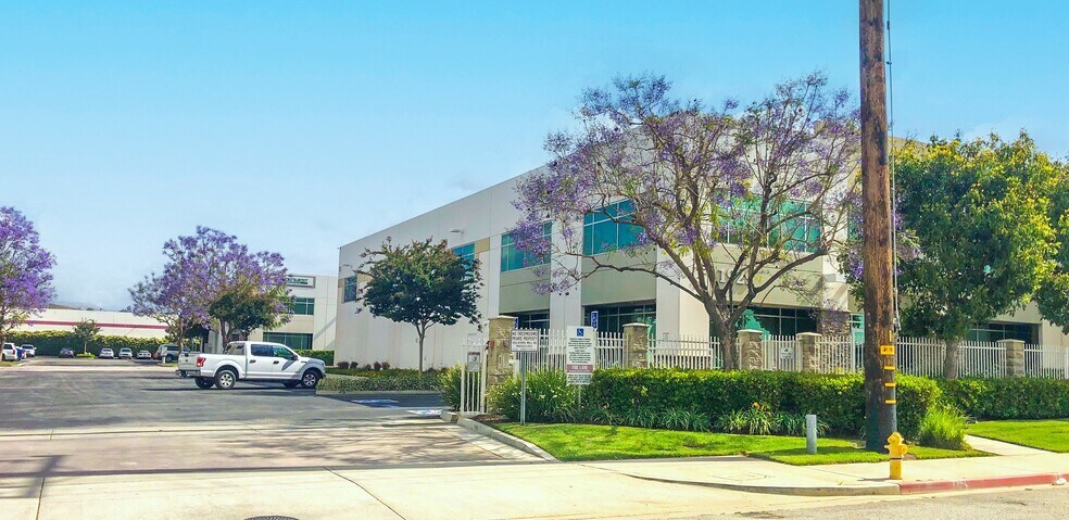 More Photos Of 1929 Mount Vernon Ave, Pomona Warehouse For Lease