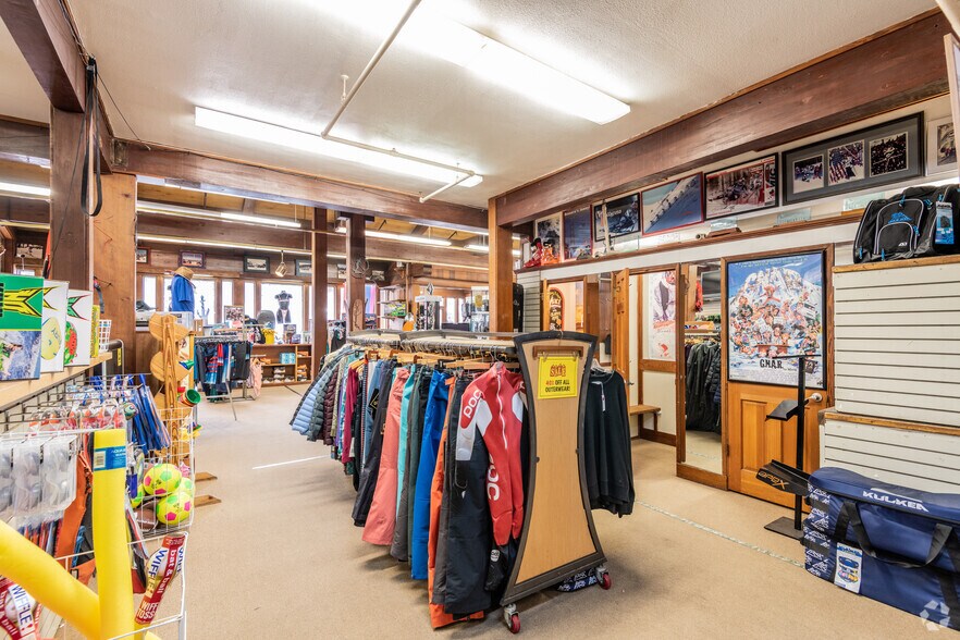 More Photos Of 170 N Lake Blvd, Tahoe City Storefront For Lease