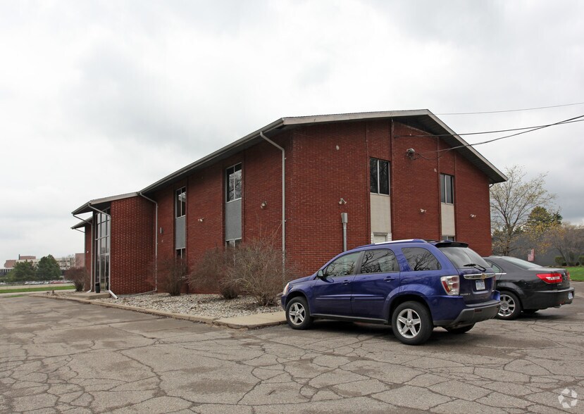 More Photos Of 23555 Northwestern Hwy, Southfield Office For Lease