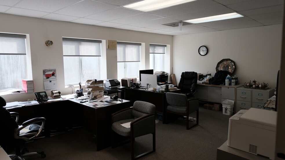 More Photos Of 130 Lenox Ave, Stamford Warehouse For Sale