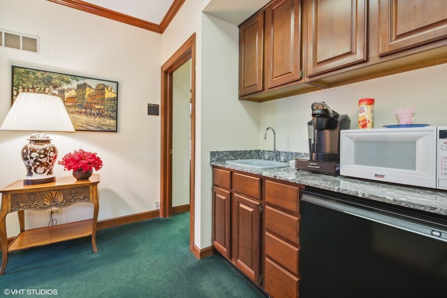 More Photos Of 1601 W Colonial Pky, Inverness Office For Sale